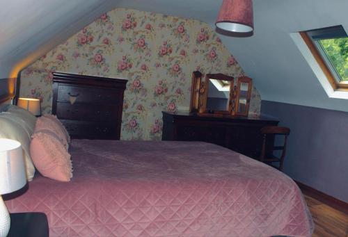 Cottage at the heart of Teapot Lane Glamping, Castlegal (фото 3)