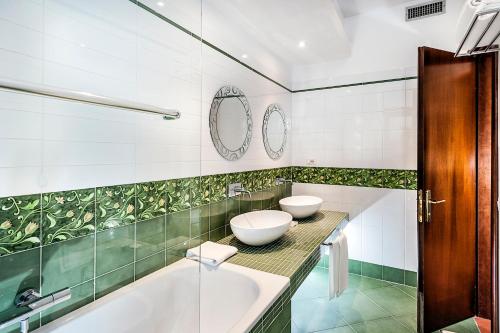 Standard Triple Room image 8