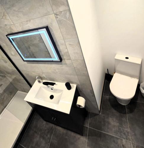 Premier 4 - Stunning Suite, beautiful sea views, St Ives (photo 3)