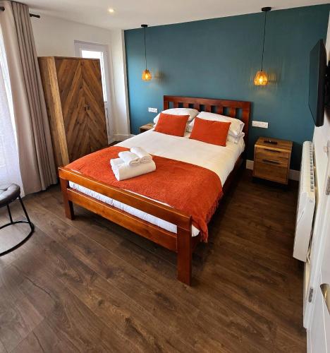 Premier 4 - Stunning Suite, beautiful sea views, St Ives (photo 8)