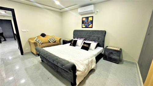 Two Bed Luxury Apartment - main image