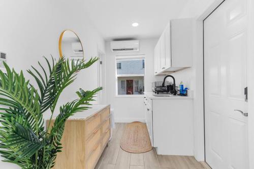Sleek and Cozy Studio l Freshly Renovated in West Palm Beach, USA