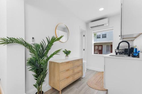 Sleek and Cozy Studio l Freshly Renovated in West Palm Beach, USA