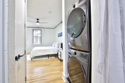 NEW UrbanMiNimalist Condo in OTR with Parking in Cincinnati, USA