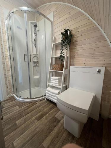 Windmill Glamping Pod with Hot tub - The Hideaway in Cambridge Külváros