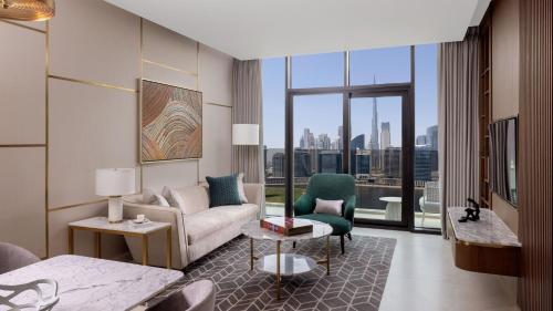 One-Bedroom Apartment with Balcony and Canal View - High Floor image 8