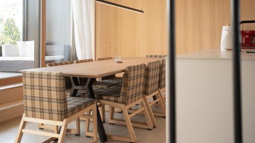 บริการและสิ่งอำนวยความสะดวก, Architektenhaus RHaa mit Terrassen in กอทซิส