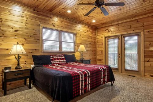 Gatlinburg Heights-Hot Tub Game Room Theater Room - image 13