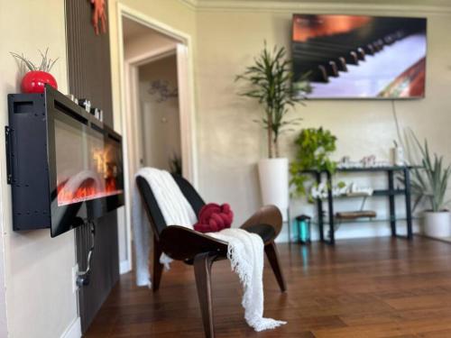 GSH1-Green Sweet Home-Disneyland and Little Saigon in Westminster, USA