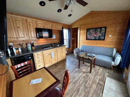 Westport Inn Cabins - image 6