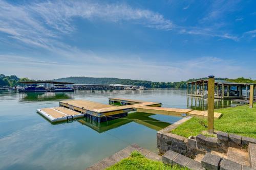 Sun-Soaked Kingsport Home with Deck and Lake View - image 12