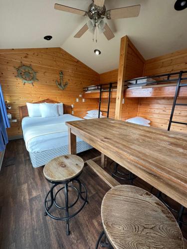 Westport Inn Cabins - image 9