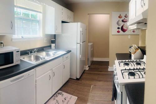 Cozy home with BBQ -5 min Braves in Smyrna (GA)