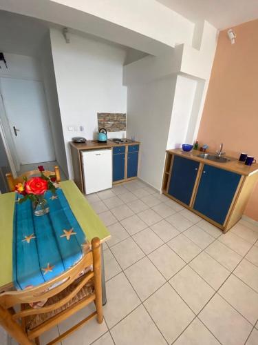 Kitchen, Casa de Blue in Vlachata