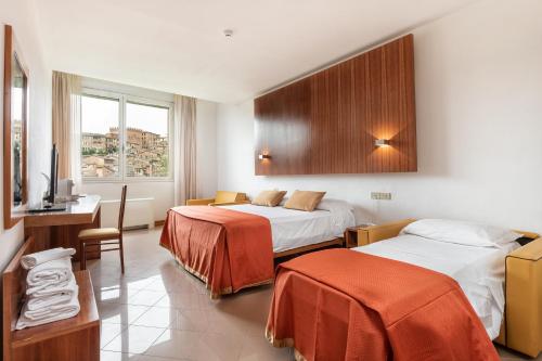 Superior Triple Room with City View image 5