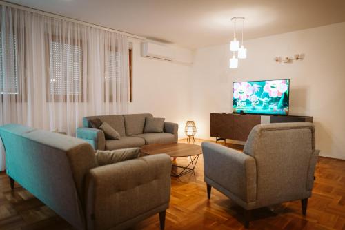 Koplietošanas atpūtas telpa ar TV, Olives Garden in Gradnići
