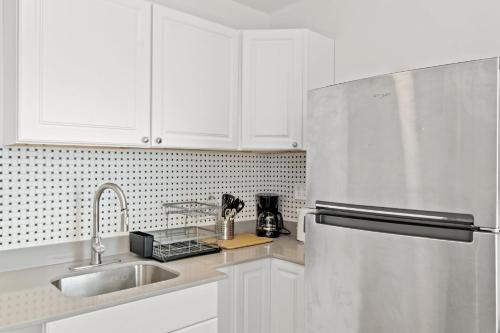 Charming 4-bedroom townhome in fabulous Washington with AC, WiFi Charming 4-bedroom townhome in fabulous Washington with AC, WiFi