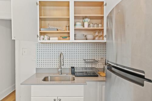 Charming 4-bedroom townhome in fabulous Washington with AC, WiFi Charming 4-bedroom townhome in fabulous Washington with AC, WiFi