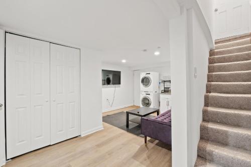 Charming 4-bedroom townhome in fabulous Washington with AC, WiFi Charming 4-bedroom townhome in fabulous Washington with AC, WiFi