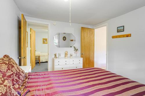 Quiet and Remote Waterfront Cottage on Panther Pond! - image 3