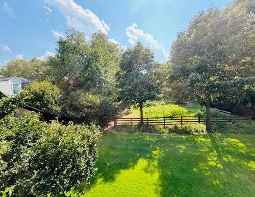 Countryside Carriage House with Pool Countryside Carriage House with Pool
