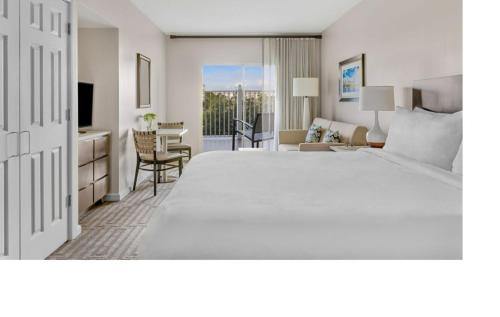 Marriott Grande Vista Luxury Studio - image 6