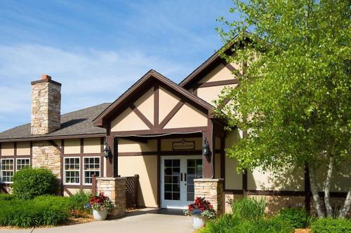 Enjoy the family for ski adventures in 2BD condo with resort amenities in Boyne Falls (Michigan)