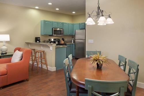Enjoy the family for ski adventures in 2BD condo with resort amenities in Boyne Falls (Michigan)
