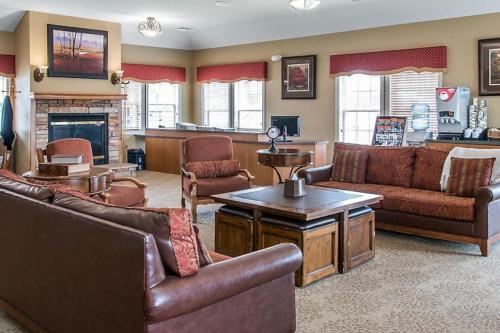 Enjoy the family for ski adventures in 2BD condo with resort amenities in Boyne Falls (Michigan)