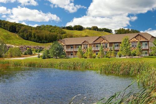 Enjoy the family for ski adventures in 2BD condo with resort amenities - image 6
