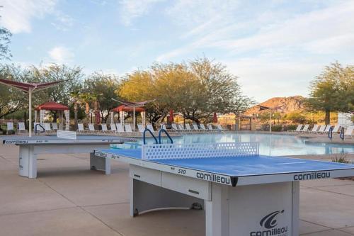 Beautiful Studio Apt in a great resort setting with fountains, courtyards, and pool with bar