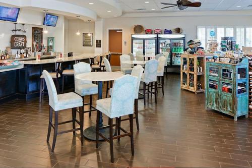 Take the Family to Orlando in this great 2BD in a resort setting with tons of amenities - image 5