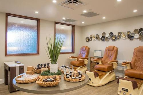 Take the Family to Orlando in this great 2BD in a resort setting with tons of amenities - image 11