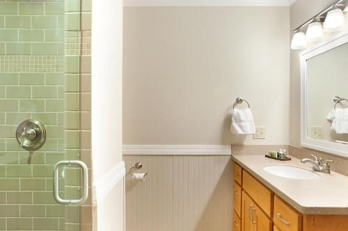 Beautiful Northeast scenery and resort amenities in this great 1BD vacation condo - image 14