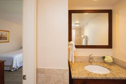 Have fun in this 2BD condo in a resort setting with close access to Orlando parks - image 11