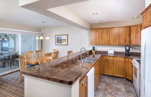Coeur dAlene lake 2BD condo with resort amenities including indoor pool - image 14