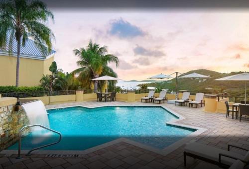 Beach fun with the family in this resort 3BD with onsite activities pool, kids room, and more, Cruz Bay (foto 9)