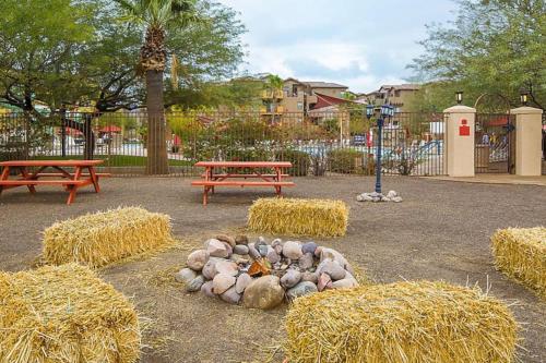 Have the family enjoy a 3 story waterslide in a resort setting in this 2BD condo