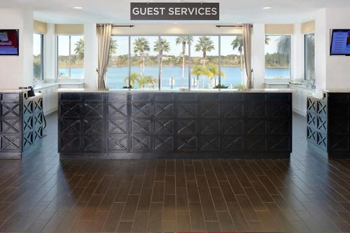 Enjoy your AM coffee in resort relaxation garden in this great 1BD condo in Orlando - image 13