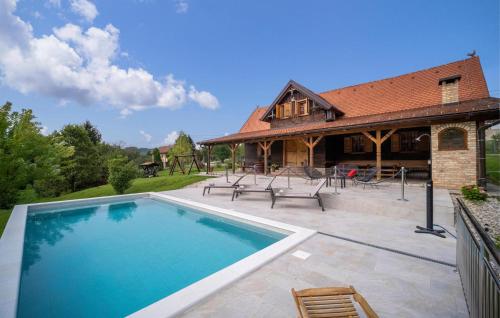 Viesnīcas āriene, Three-Bedroom Holiday Home In Gornji Trpuci in Starjak
