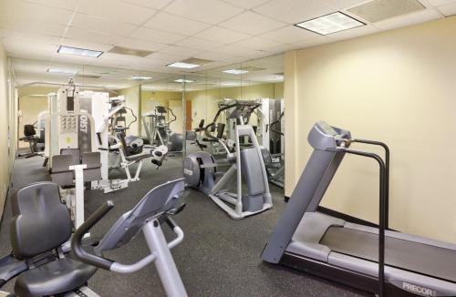 Family fun in Palm Springs in this resort 2BD condo with resort amenities including kids pool - image 5
