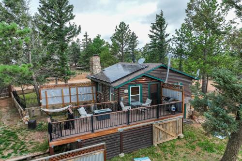 Come to the Hideout Hot Tub Fire Pits & Views in Woodland Park, USA