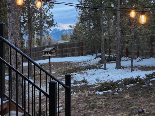 Come to the Hideout Hot Tub Fire Pits & Views in Woodland Park, USA