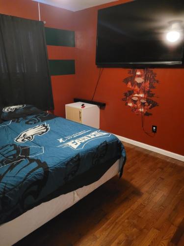 Cozy 6 bedroom home with Gameroom and Fire pit. in Rawsonville, USA