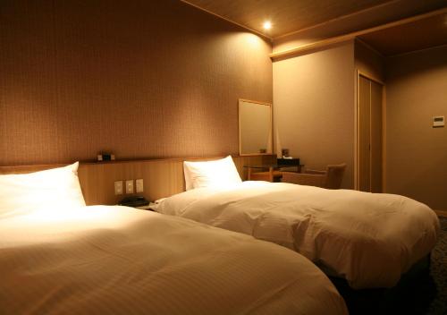 2 twin beds