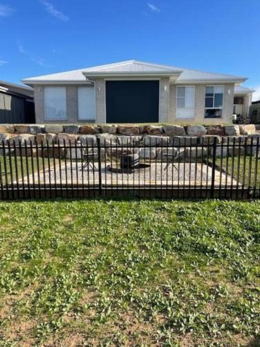 9 Pelican Court, Woodlane