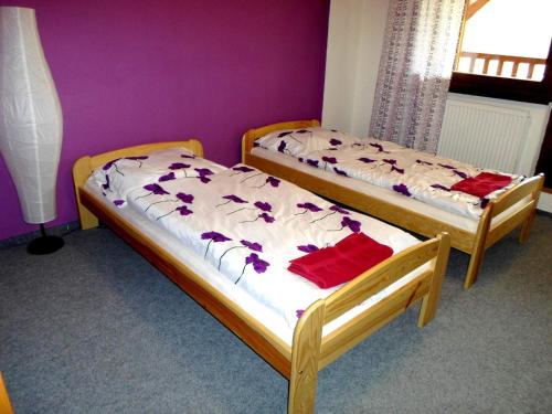 3 twin beds
