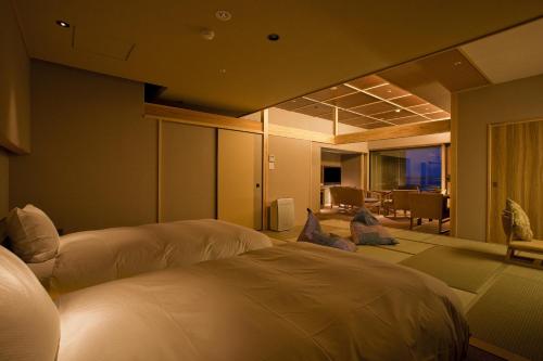 2 twin beds