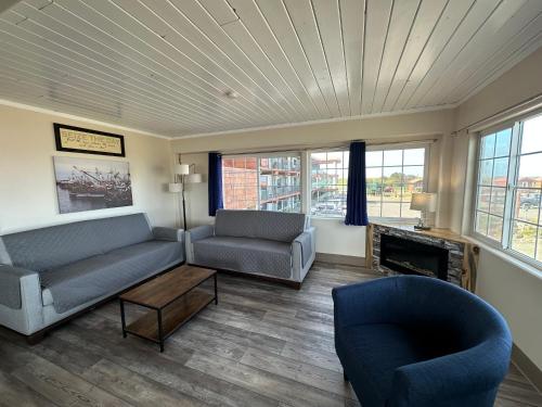 3 bedrooms, 6 beds