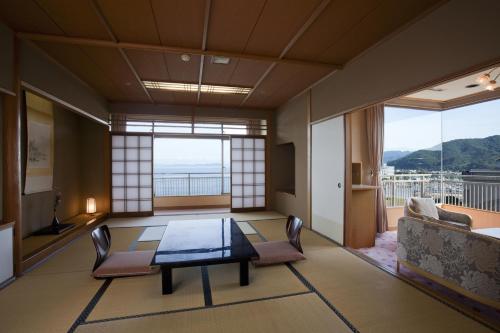 5 futon beds